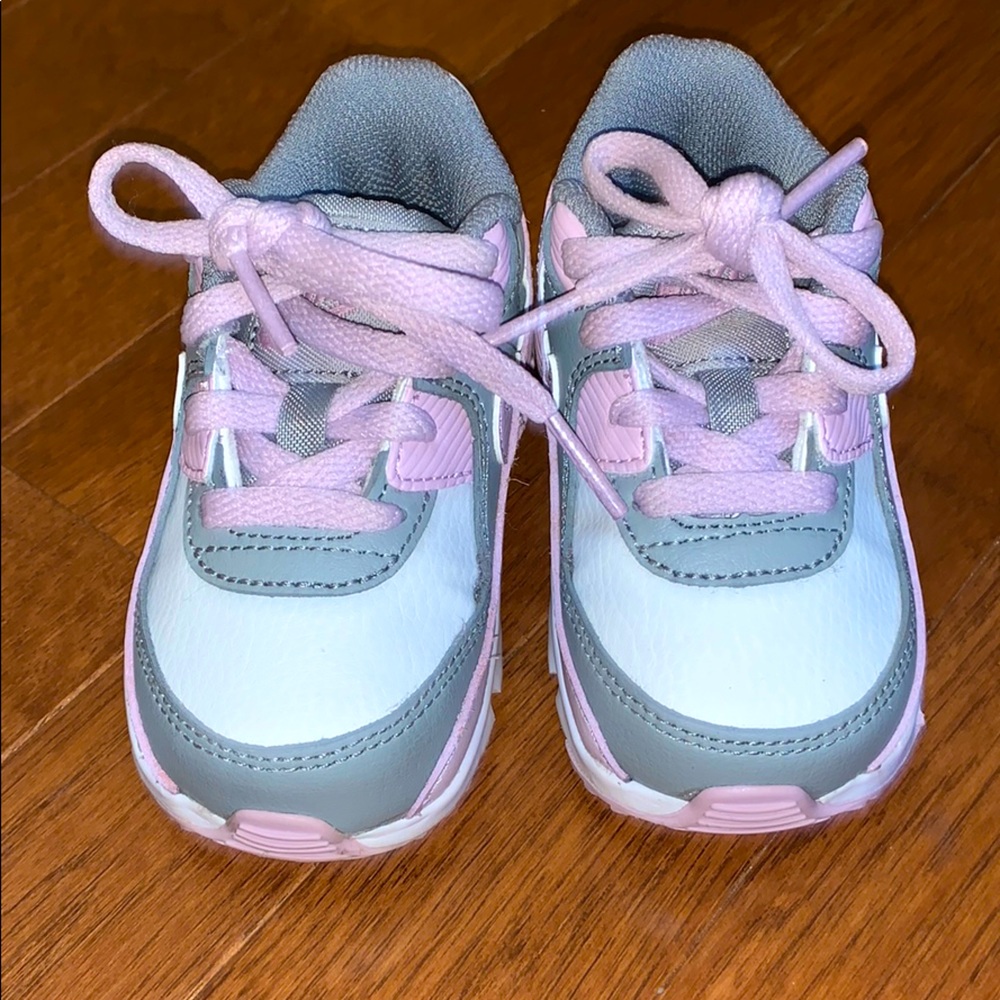 Girls sneakers